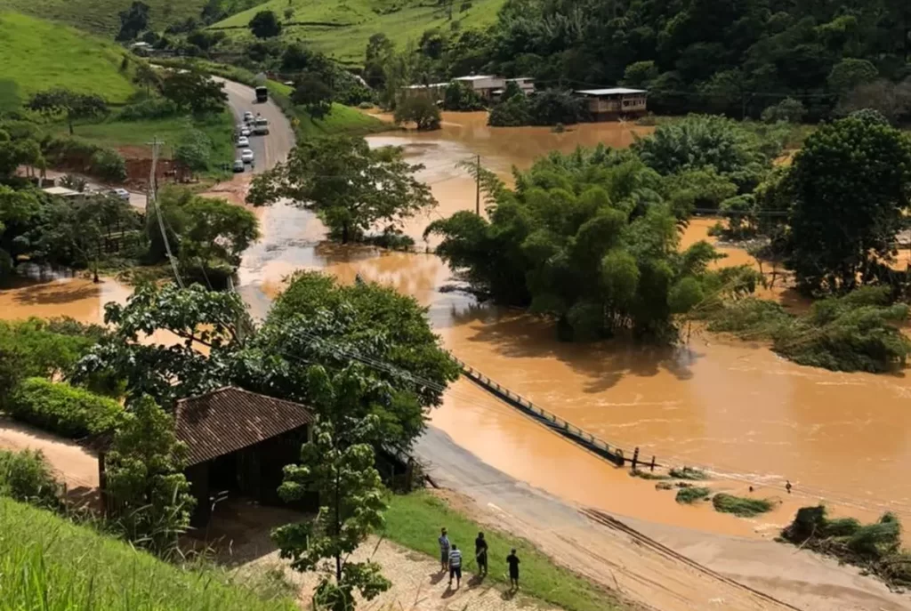 inundacao estrada rural